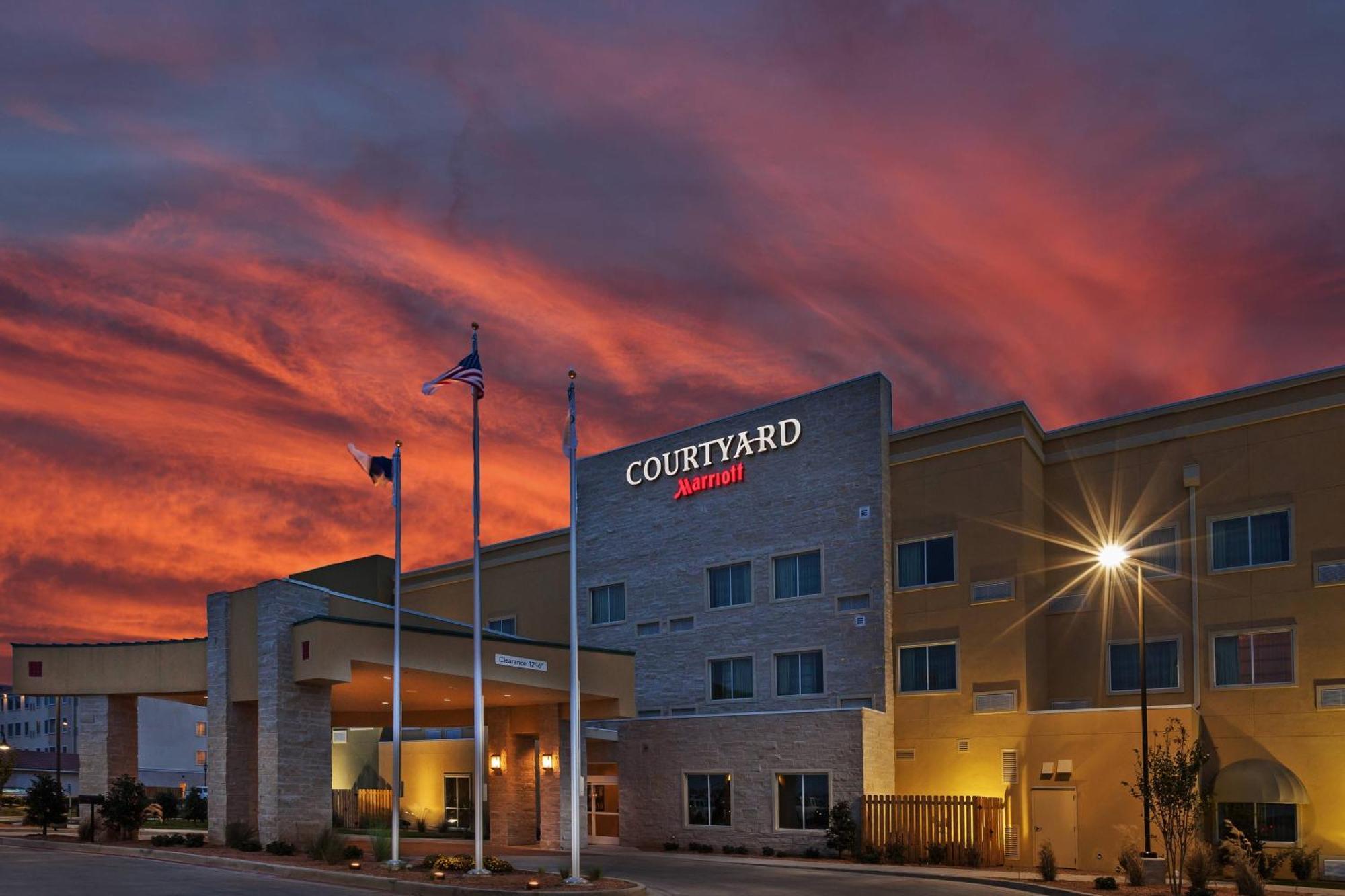 Courtyard By Marriott Odessa Hotel Buitenkant foto